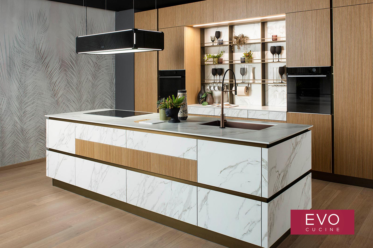 Raffinatezza, eleganza ed innovazione si fondono per accogliere Kaori, la nuova cucina della collezione dalle linee essenziali e ricercate. La cucina KAORI è pensata per chi desidera arredare la propria cucina con originalità, pur mantenendo un design lineare e pulito.